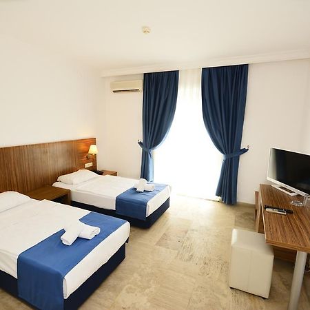 Club Blue White All Inclusive Тургутрейс Екстериор снимка
