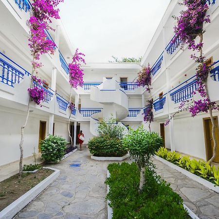 Club Blue White All Inclusive Тургутрейс Екстериор снимка