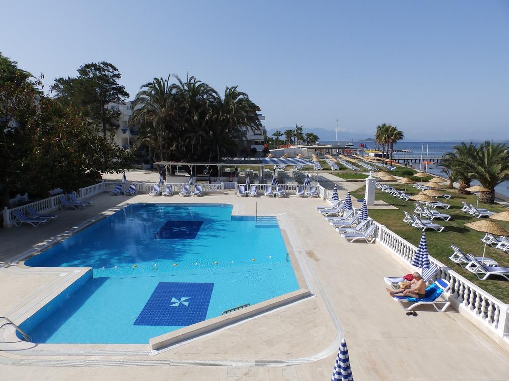 Club Blue White All Inclusive Тургутрейс Екстериор снимка