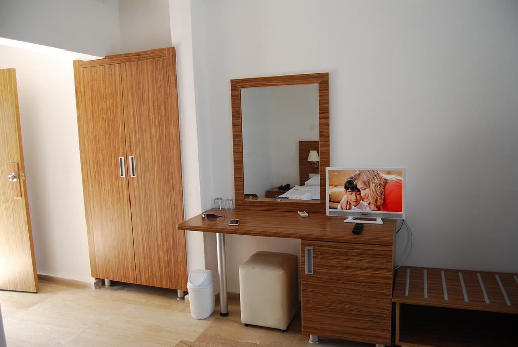Club Blue White All Inclusive Тургутрейс Стая снимка