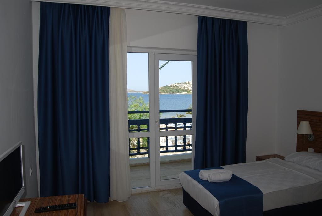 Club Blue White All Inclusive Тургутрейс Стая снимка