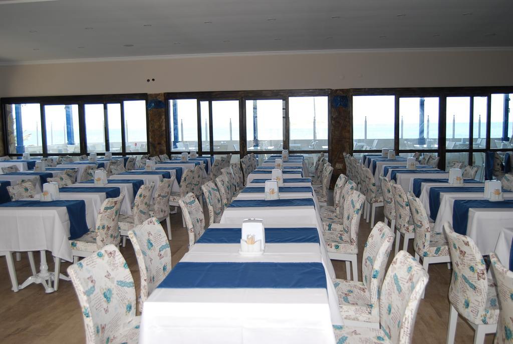 Club Blue White All Inclusive Тургутрейс Екстериор снимка