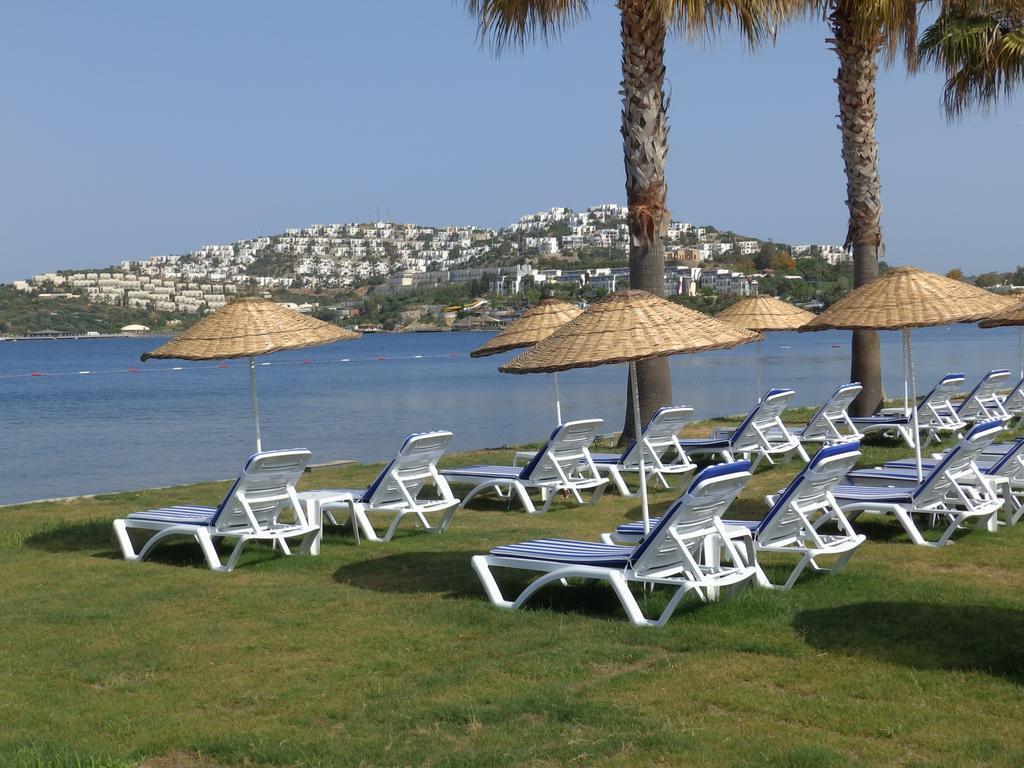 Club Blue White All Inclusive Тургутрейс Екстериор снимка