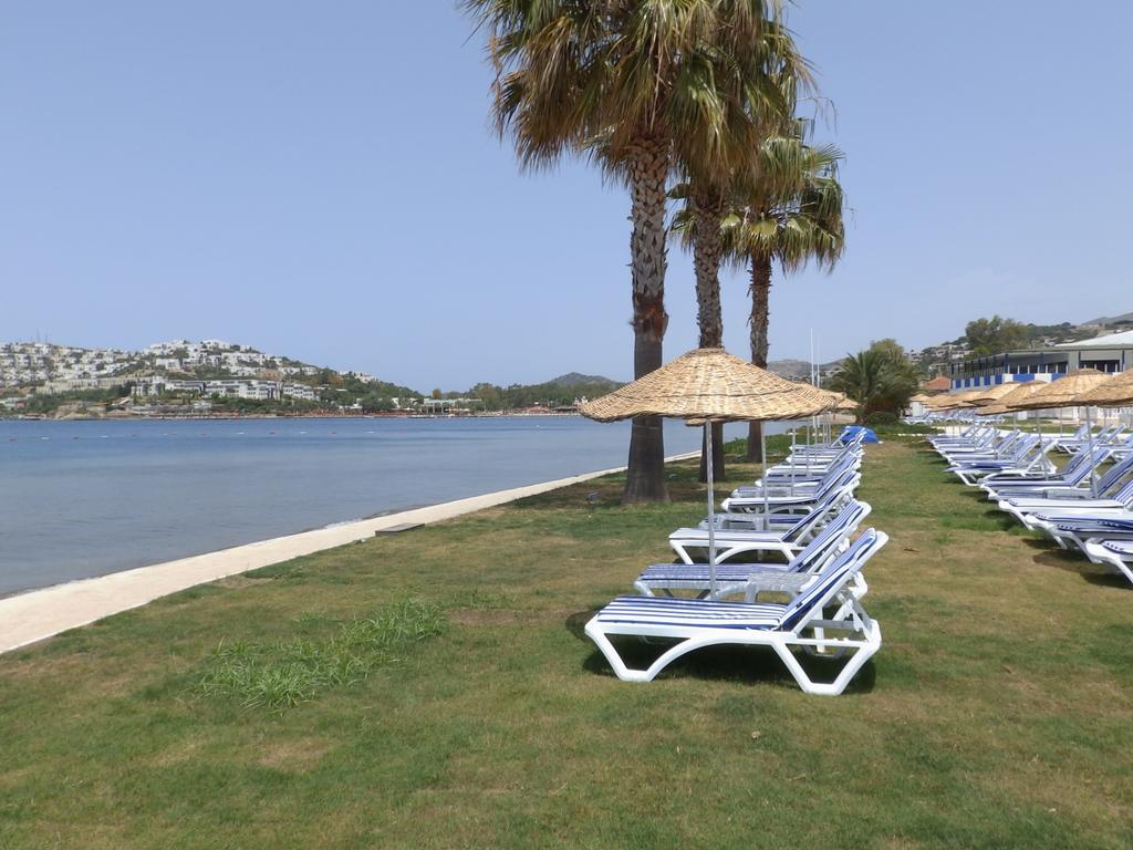 Club Blue White All Inclusive Тургутрейс Екстериор снимка