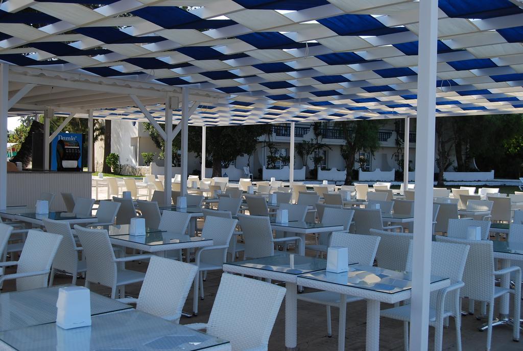 Club Blue White All Inclusive Тургутрейс Екстериор снимка