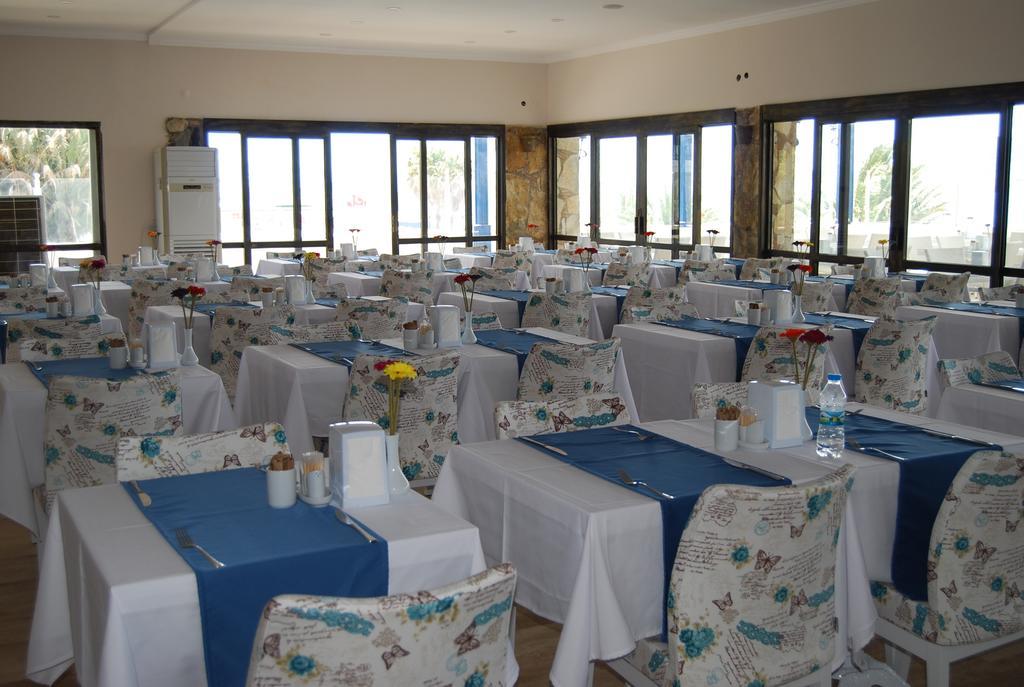 Club Blue White All Inclusive Тургутрейс Екстериор снимка