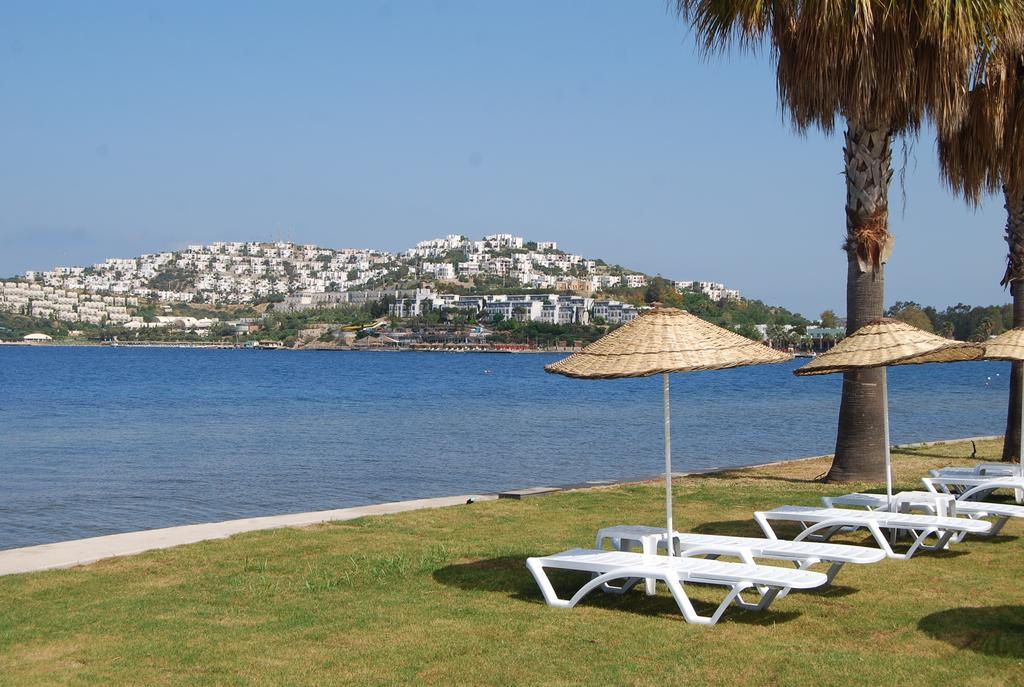 Club Blue White All Inclusive Тургутрейс Екстериор снимка