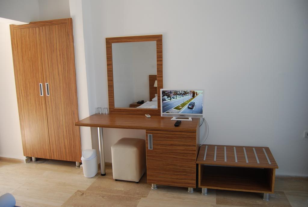 Club Blue White All Inclusive Тургутрейс Стая снимка