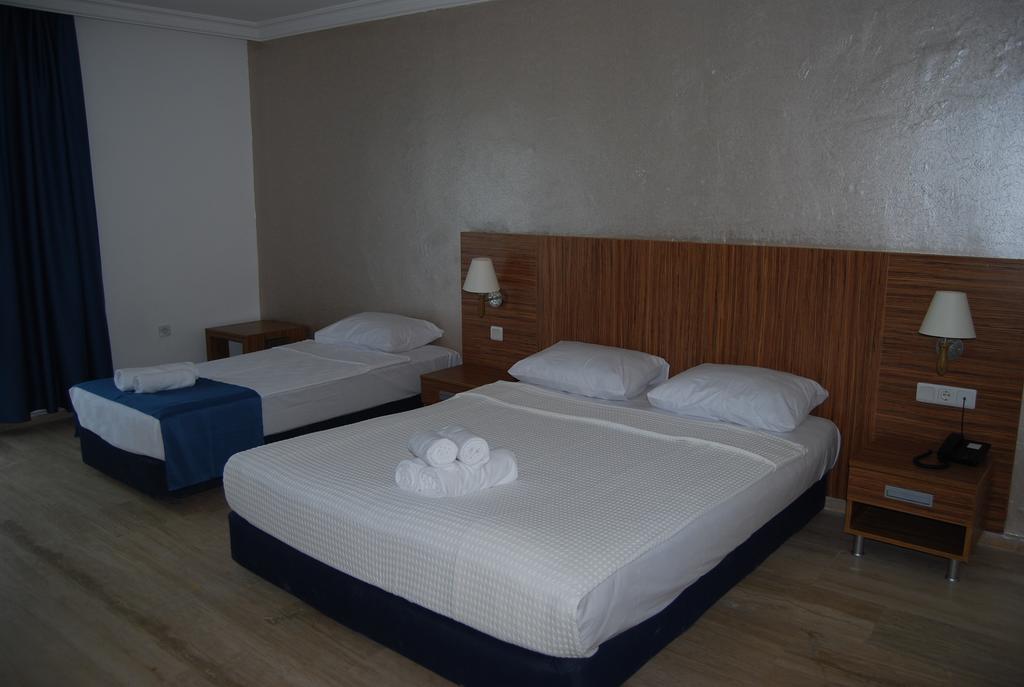 Club Blue White All Inclusive Тургутрейс Стая снимка