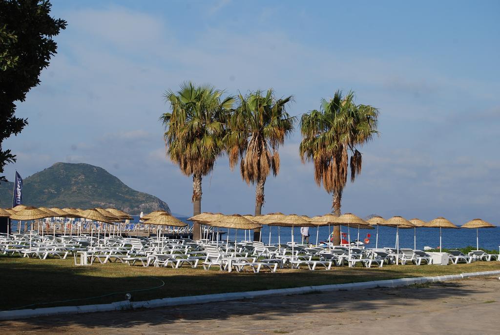Club Blue White All Inclusive Тургутрейс Екстериор снимка