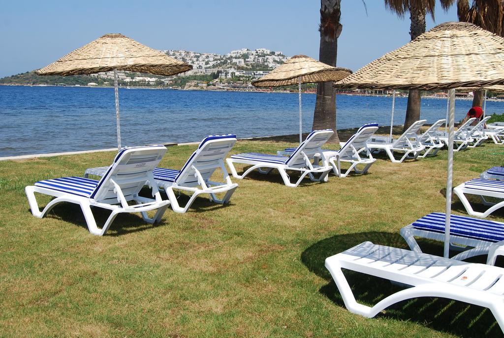 Club Blue White All Inclusive Тургутрейс Екстериор снимка