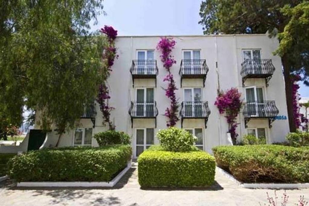 Club Blue White All Inclusive Тургутрейс Стая снимка