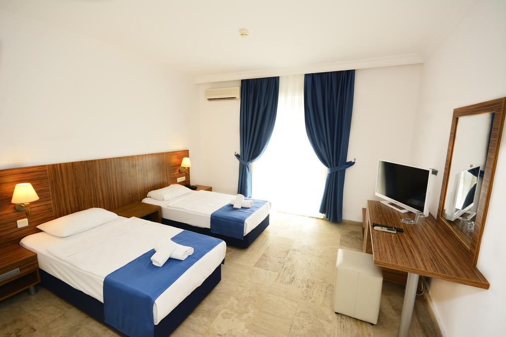 Club Blue White All Inclusive Тургутрейс Екстериор снимка