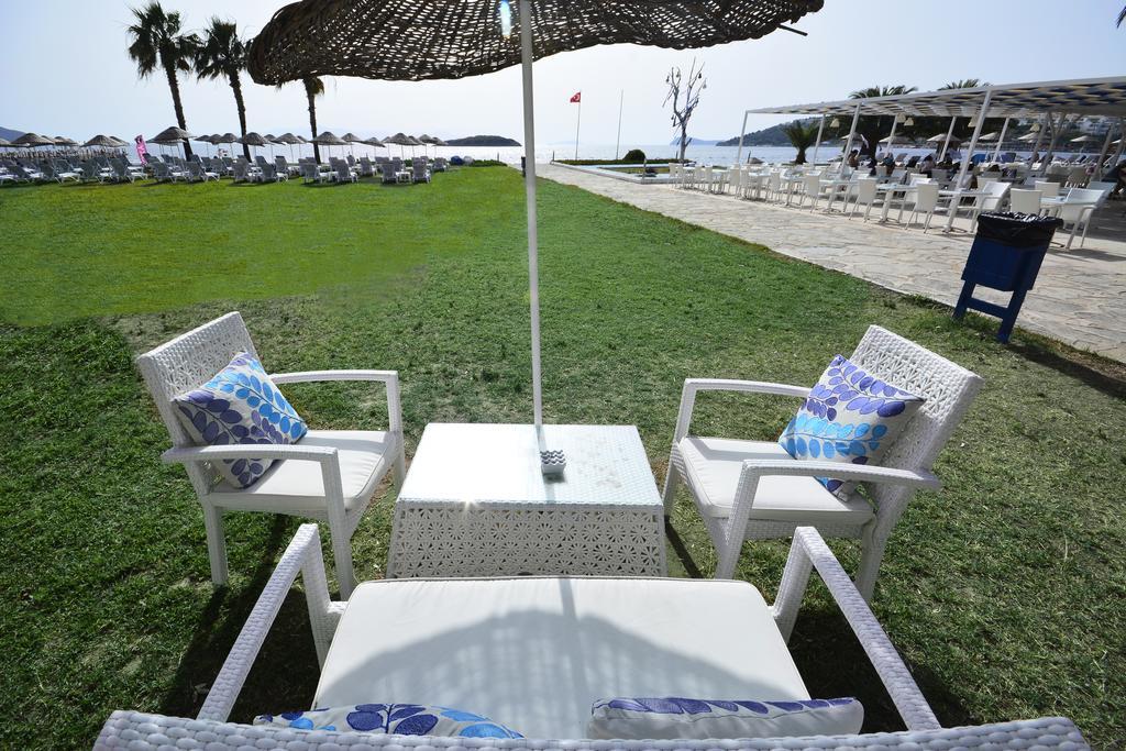 Club Blue White All Inclusive Тургутрейс Екстериор снимка