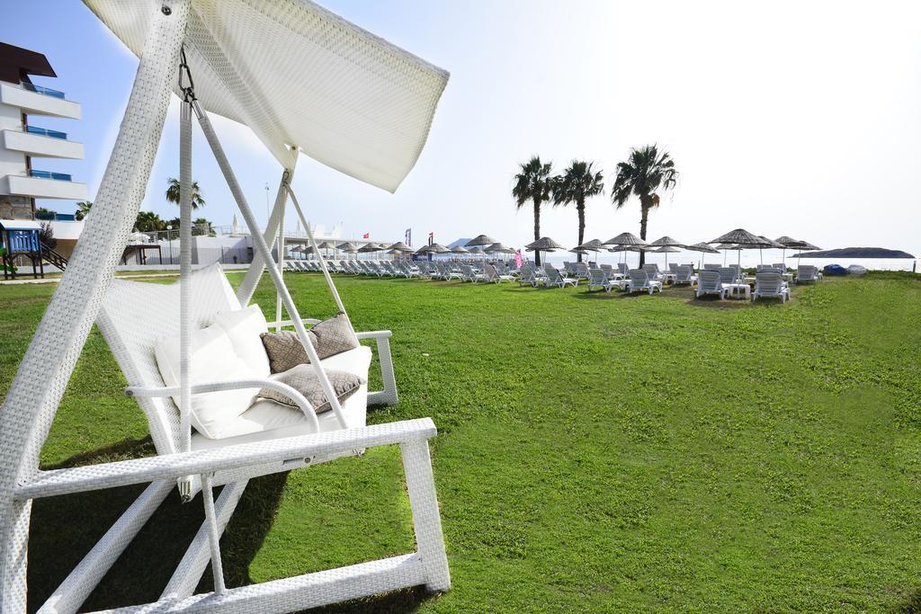 Club Blue White All Inclusive Тургутрейс Екстериор снимка