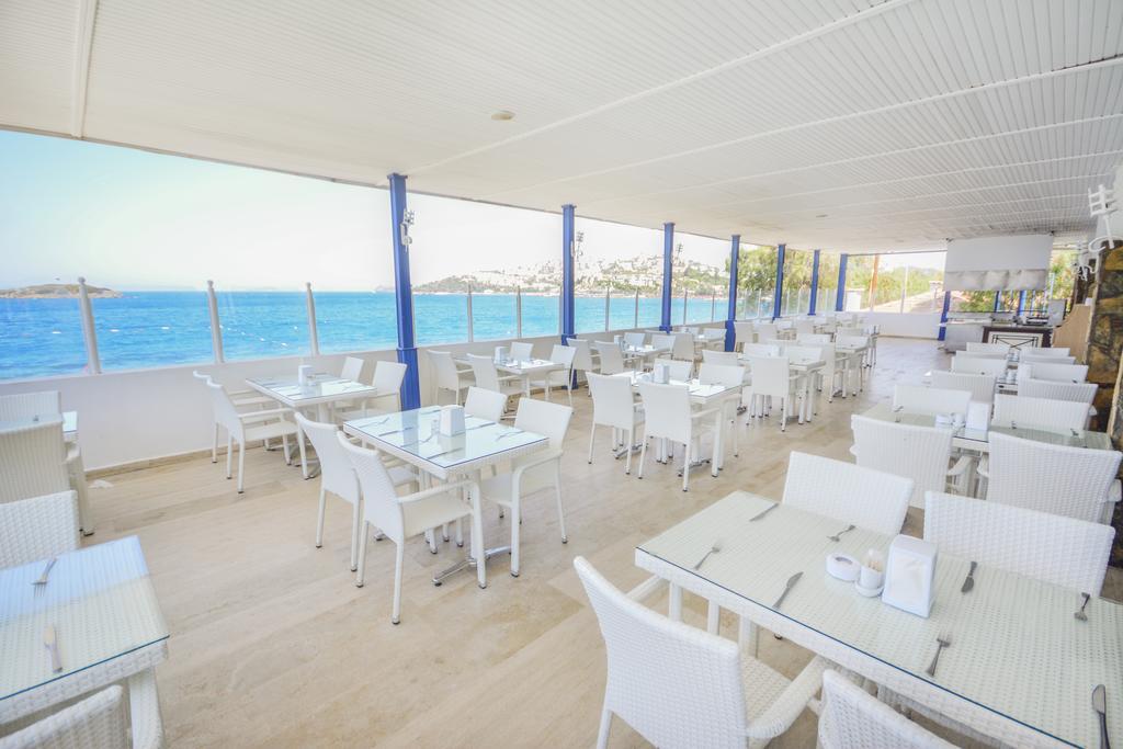 Club Blue White All Inclusive Тургутрейс Екстериор снимка