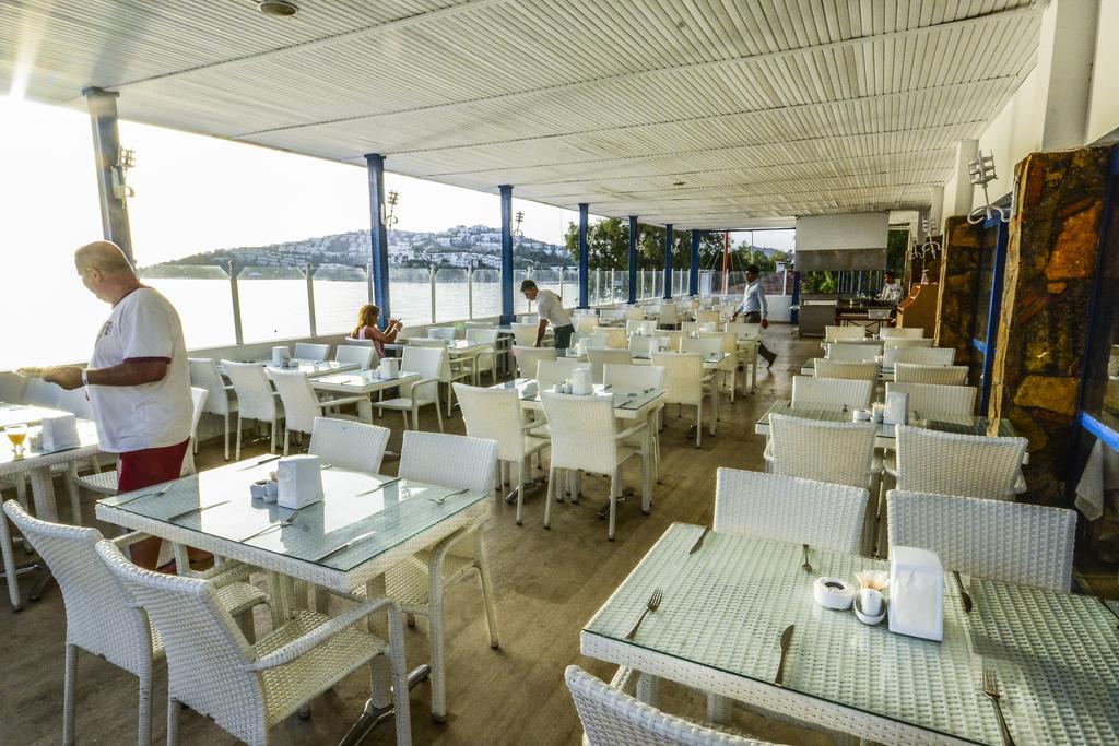 Club Blue White All Inclusive Тургутрейс Екстериор снимка