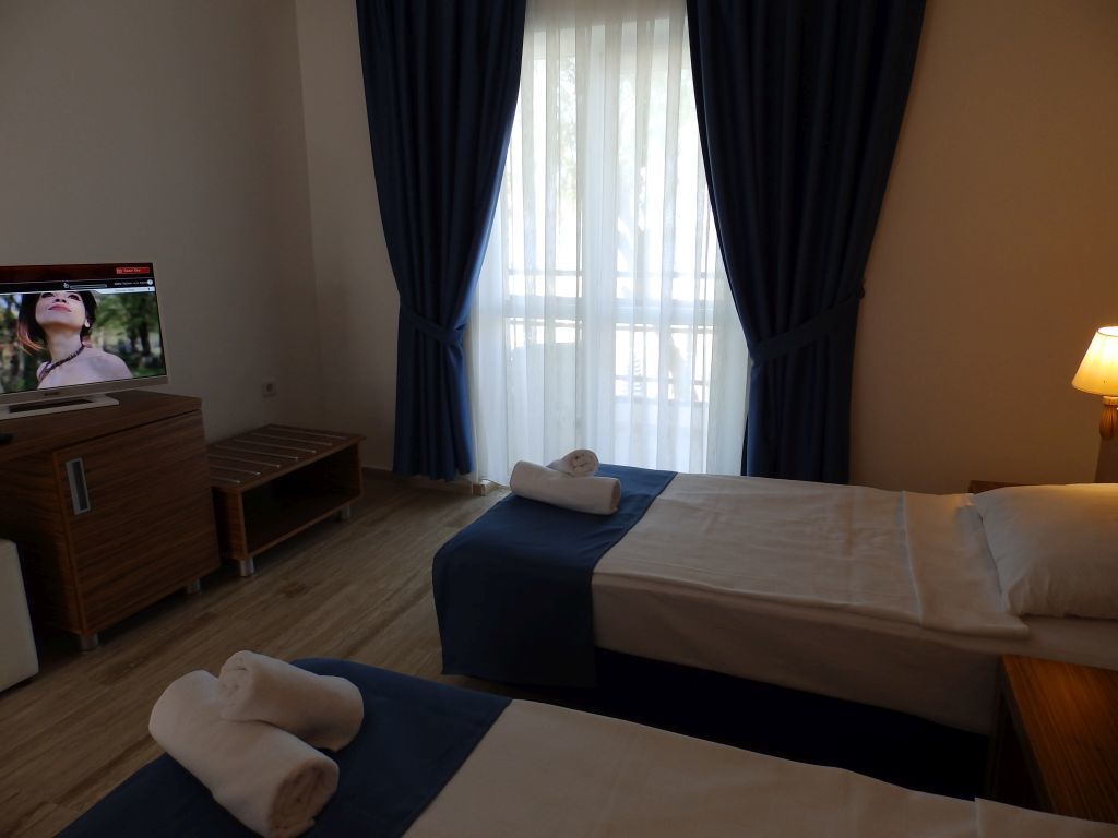 Club Blue White All Inclusive Тургутрейс Екстериор снимка