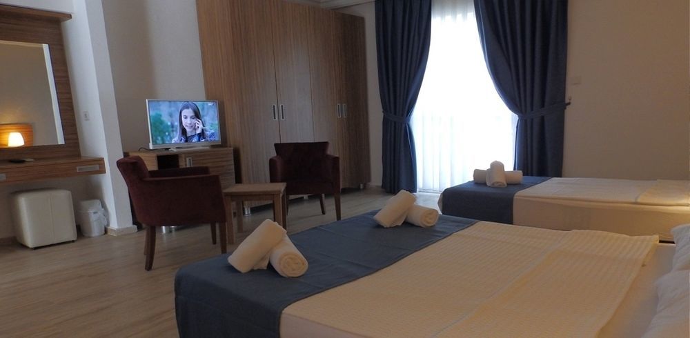 Club Blue White All Inclusive Тургутрейс Екстериор снимка